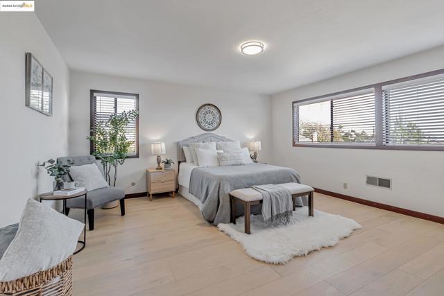 1518 MADERA CT, El Cerrito CA: https://media.crmls.org/mediaz/1c3e99a8-2bf5-4551-ad9e-e7ae88e8ddc5.jpg