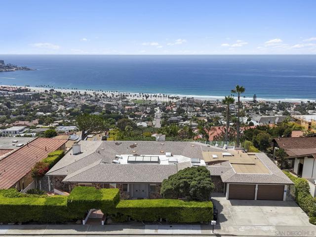 8390 Prestwick Dr, La Jolla CA: https://media.crmls.org/mediaz/1c3f14ee-5ccf-4c6e-bf3a-46e605e90acc.jpg