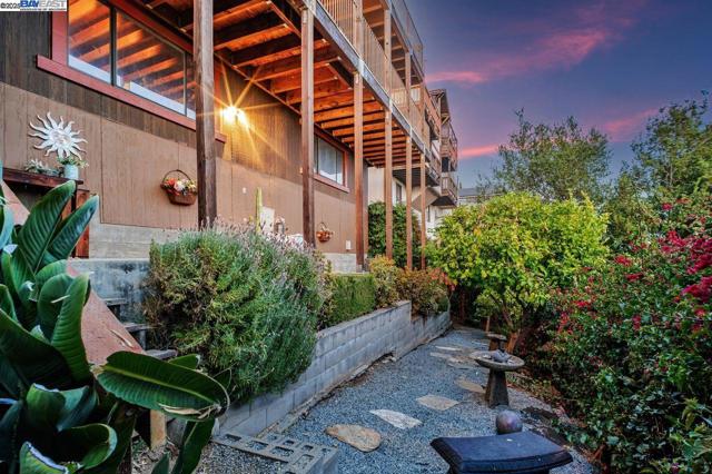 31865 Chicoine Ave, Hayward CA: https://media.crmls.org/mediaz/1c3f4ce9-8432-4031-92b6-896d24e6f0d5.jpg