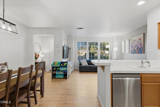 27072 Victoria Lane, Valencia CA: https://media.crmls.org/mediaz/1c400bdf-2cae-4b2d-b38f-ce51bc5ad8cd.jpg