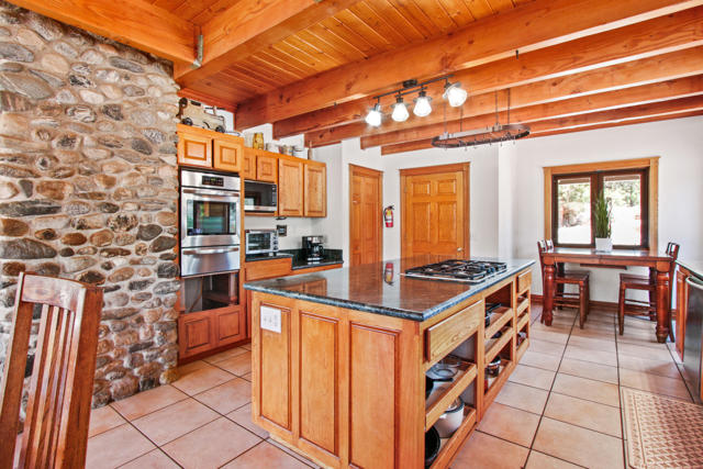 43630 Rainbow Lane, Angelus Oaks CA: https://media.crmls.org/mediaz/1c40a9d4-33e6-43cd-bf89-66f5a82cd618.jpg