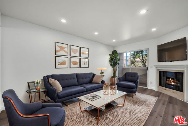 13340 Burbank Boulevard, 2 photo 4