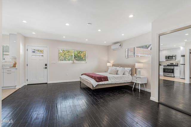 15233 Camarillo Street, Sherman Oaks CA: https://media.crmls.org/mediaz/1c418d6c-5218-432a-9334-c9a4eac296fd.jpg