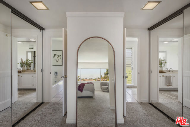 5136 Los Bonitos Way, Los Angeles CA: https://media.crmls.org/mediaz/1c41cc01-b13a-46cf-90b7-6618eabc0570.jpg