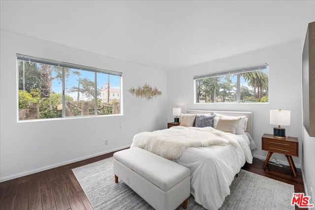 1101 Lincoln Boulevard, Santa Monica CA: https://media.crmls.org/mediaz/1c41cc0d-ed31-4fe7-906a-6b992ea00123.jpg