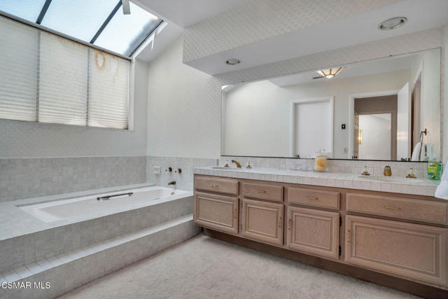 3008 Shadow Brook Lane, Westlake Village CA: https://media.crmls.org/mediaz/1c420525-bba2-4d82-a954-89065e90ab9a.jpg