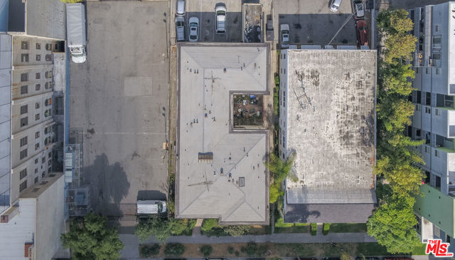 Image 17 of 19 For 674 Catalina Street