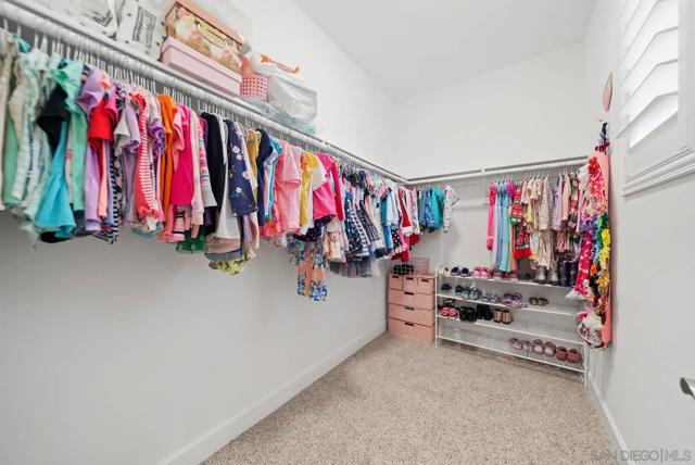 542 Adobe Estates Dr, Vista CA: https://media.crmls.org/mediaz/1c427d0d-1746-40d1-bb42-a8d0791e691e.jpg