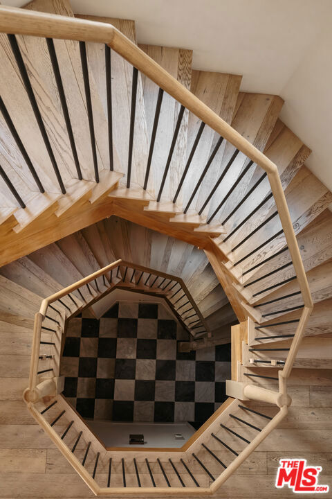 https://media.crmls.org/mediaz/1c42b285-cb23-4736-aa60-a8b1d1f6c6b6.jpg?preset=X-Large