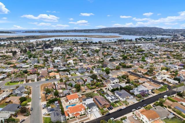 1826 Galveston St, San Diego CA: https://media.crmls.org/mediaz/1c42e81c-5326-4f21-ac8d-5a4a2b6d669f.jpg