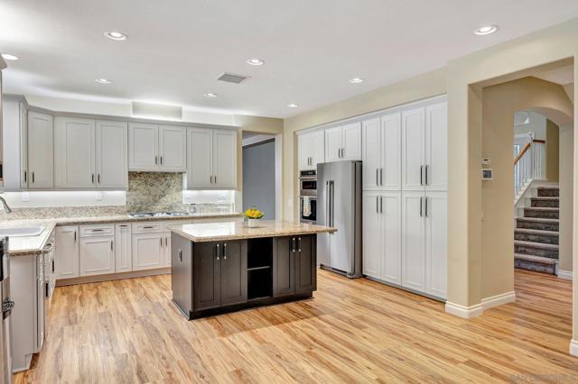 23860 Hollingsworth Dr, Murrieta CA: https://media.crmls.org/mediaz/1c4324ee-c718-4a36-85cd-6e610563e9c0.jpg