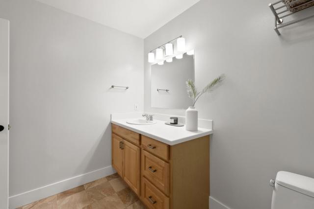 21 Valley Oak Street, Portola Valley CA: https://media.crmls.org/mediaz/1c433495-2856-44f0-b2b2-f08159c86756.jpg