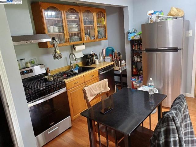 3931 Gardenia Pl, Oakland CA: https://media.crmls.org/mediaz/1c43a19c-2f22-4866-b1b8-176b45fcd2b6.jpg