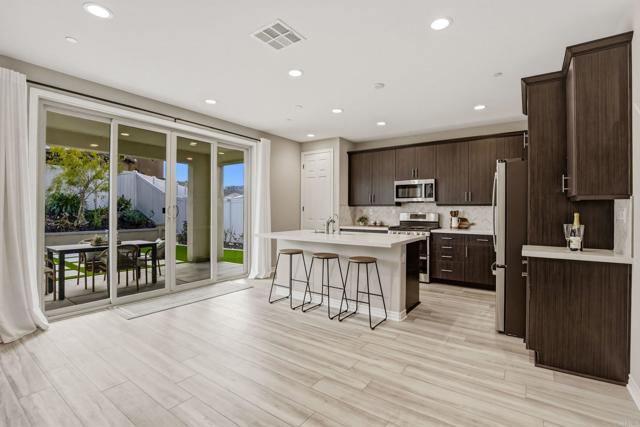 Detail Gallery Image 4 of 35 For 27933 Autumn Ct, Valley Center,  CA 92082 - 4 Beds | 3 Baths