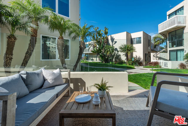 7301 Vista Del Mar, Playa del Rey CA: https://media.crmls.org/mediaz/1c446e09-84e9-46e0-8672-fd55d41ebdcb.jpg