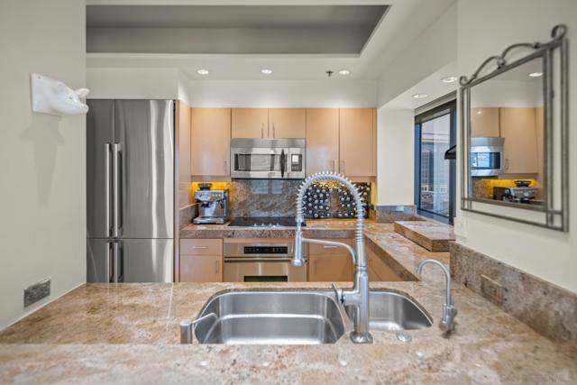 Image 17 of 51 For 100 Harbor Dr  2205