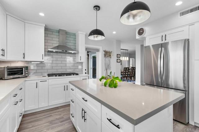 Detail Gallery Image 12 of 48 For 1522 Elevation Rd, San Diego,  CA 92110 - 3 Beds | 3/1 Baths