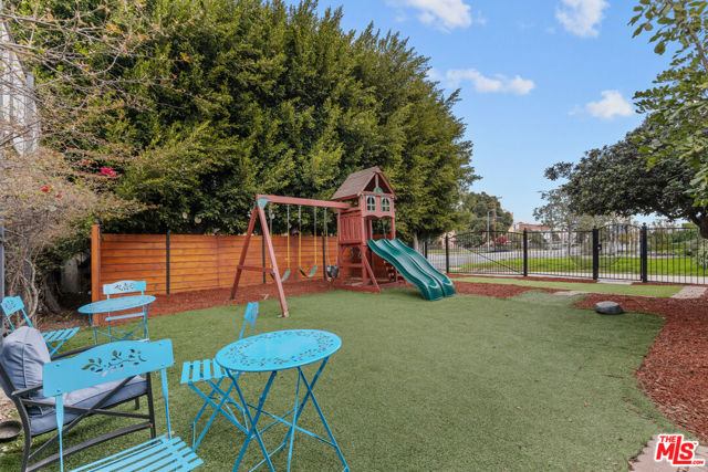 2610 1/2 7th Avenue, Los Angeles CA: https://media.crmls.org/mediaz/1c45e78a-d51e-4642-a462-e1bac6d44124.jpg