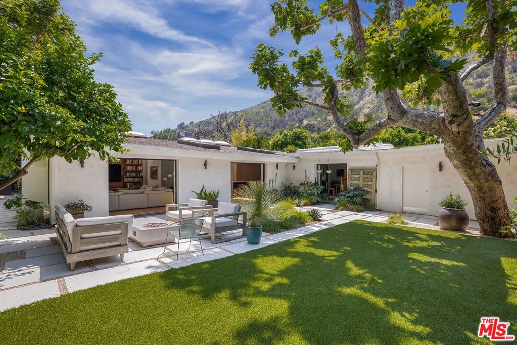 3328 Mandeville Canyon Road
