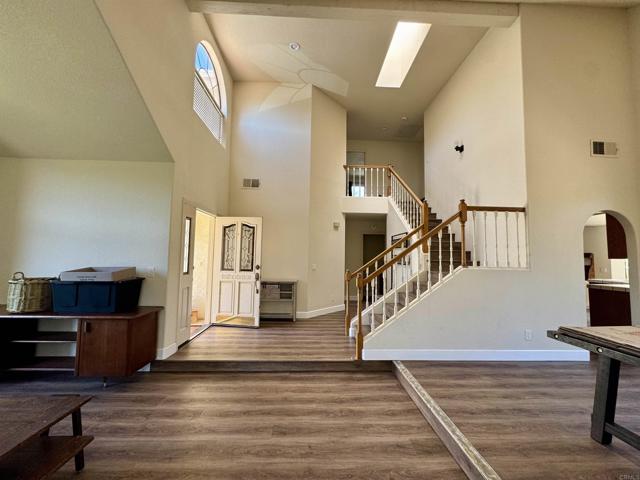16898 Whispering Oaks Lane, Ramona CA: https://media.crmls.org/mediaz/1c4622e0-8a02-4390-8374-72f67e1e51fb.jpg