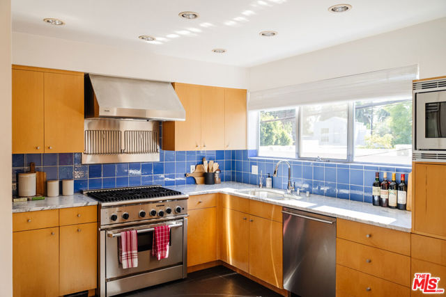 1320 Abbot Kinney Boulevard, Venice CA: https://media.crmls.org/mediaz/1c462f22-c351-43e0-9d9a-e4b935e981d6.jpg
