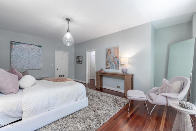 80 N Euclid Avenue, Pasadena CA: https://media.crmls.org/mediaz/1c465dad-32c4-447d-8e48-79a01ad402a6.jpg