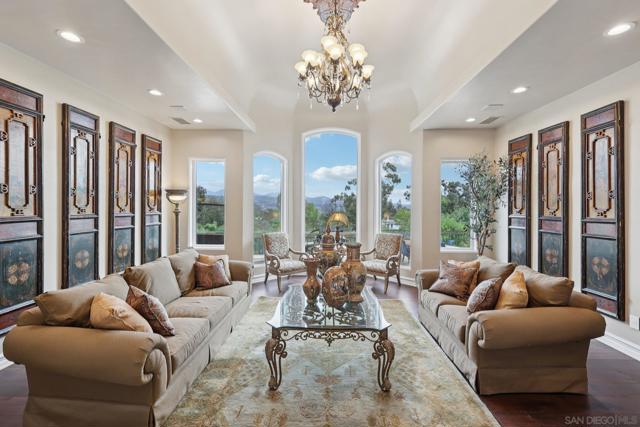 13371 Summit Cir, Poway CA: https://media.crmls.org/mediaz/1c4676ee-113f-4ce0-97f8-4251c6fcd597.jpg