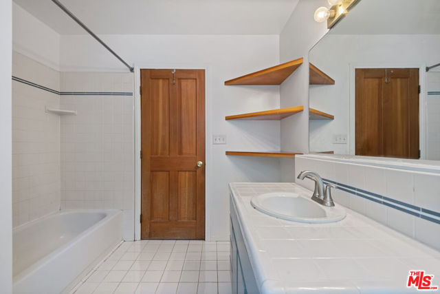 1212 Fernwood Pacific Drive, Topanga CA: https://media.crmls.org/mediaz/1c46a6fa-8ed8-44e3-a45b-4e83b9fcb7b3.jpg