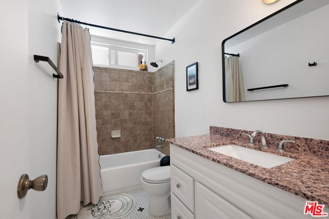 31568 Agoura Road, Westlake Village CA: https://media.crmls.org/mediaz/1c46d2c5-aabf-433b-a803-7740af5d576c.jpg