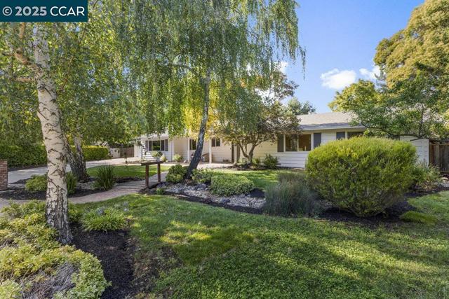 280 Fairway Dr, Danville CA: https://media.crmls.org/mediaz/1c48ae3a-3c6a-4fa5-8150-77c979dd1d4b.jpg