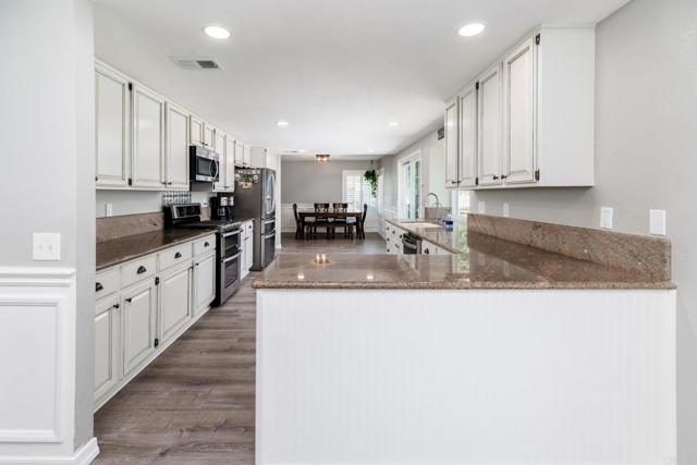 31061 Via Gilberto, Temecula CA: https://media.crmls.org/mediaz/1c48c33d-2f8f-4c5a-80c1-d0e2c79a6656.jpg