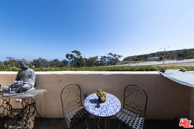 23901 Civic Center Way, Malibu CA: https://media.crmls.org/mediaz/1c48f08c-fbf8-43c7-9603-fd0d91425008.jpg