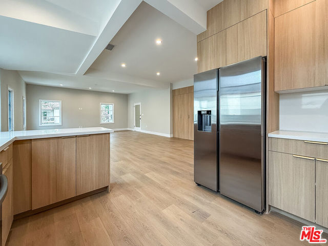 150 N Arnaz Drive, Beverly Hills CA: https://media.crmls.org/mediaz/1c4907e6-da5a-4e1b-9a74-b35af30b05e9.jpg