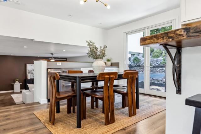 3134 Terry Ct, Castro Valley CA: https://media.crmls.org/mediaz/1c497c58-6bdc-47a3-b1c7-e74efc1d714d.jpg