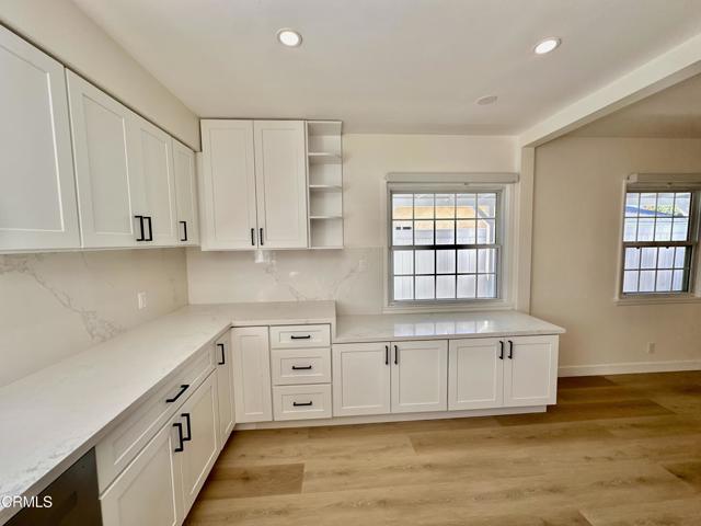Detail Gallery Image 7 of 22 For 17449 Keswick St, Northridge,  CA 91325 - 3 Beds | 2 Baths