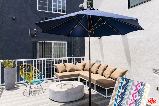 1236 W Sunset Boulevard, Los Angeles CA: https://media.crmls.org/mediaz/1c49a879-a004-49e3-8faf-9b7ddd28926d.jpg