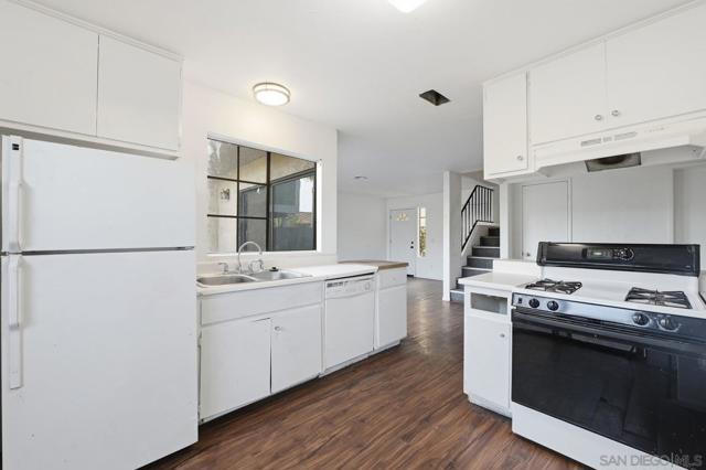 1225 N Broadway, Escondido CA: https://media.crmls.org/mediaz/1c49d45d-7b14-4ba8-a891-7ffde820aaab.jpg