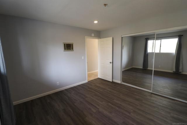4041 Oakcrest Dr, San Diego CA: https://media.crmls.org/mediaz/1c4a182e-5fea-45f6-87fe-b9a54672bf6d.jpg