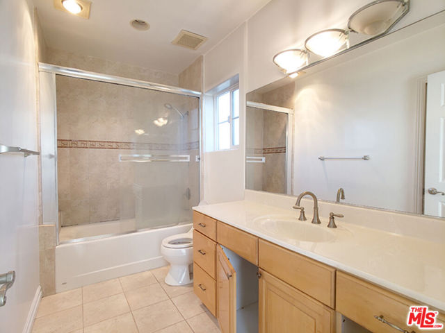 821 S Gramercy Place, Los Angeles CA: https://media.crmls.org/mediaz/1c4b8a42-5f45-48c3-a489-4c332038d45b.jpg