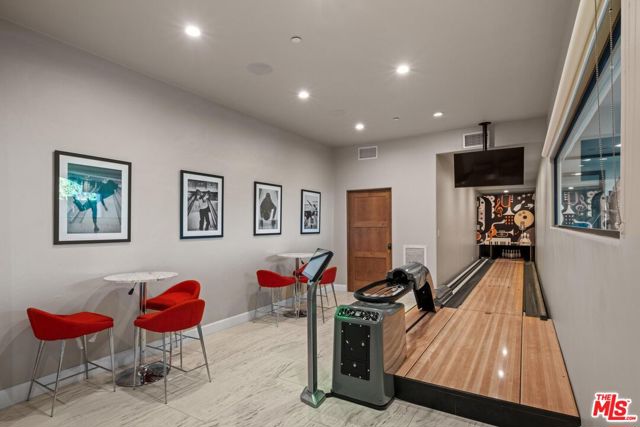 4733 Bonvue Avenue, Los Angeles CA: https://media.crmls.org/mediaz/1c4b8fb1-46f0-4af5-985a-3eecaf928c91.jpg