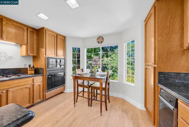 1618 Brush Creek Place, Danville CA: https://media.crmls.org/mediaz/1c4b9028-0609-48db-87f4-2b166327390c.jpg