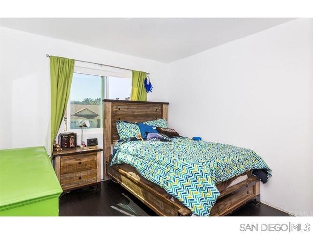 30478 Sierra Madre Drive, Temecula CA: https://media.crmls.org/mediaz/1c4ba047-2c0e-420c-8e82-e25374d397d1.jpg
