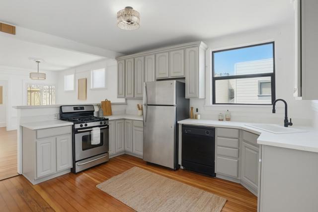 32 Cross Street, San Francisco CA: https://media.crmls.org/mediaz/1c4bc098-fca7-4c53-bb1c-0073085ba0b0.jpg