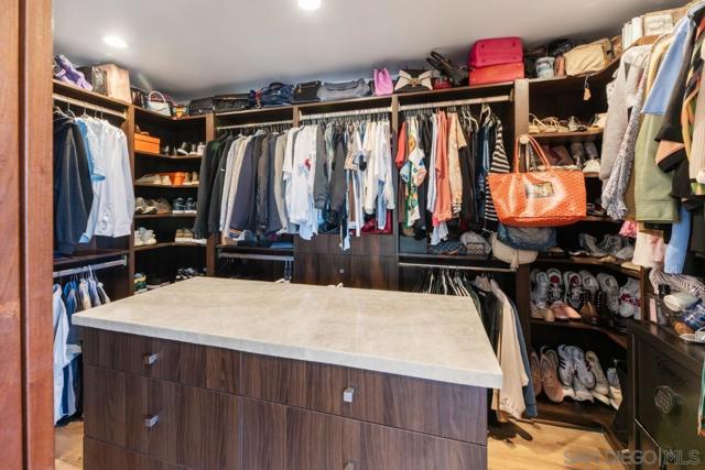 6675 Caminito Lindrick, La Jolla CA: https://media.crmls.org/mediaz/1c4bc771-9584-4423-9151-bdedfed2e44f.jpg