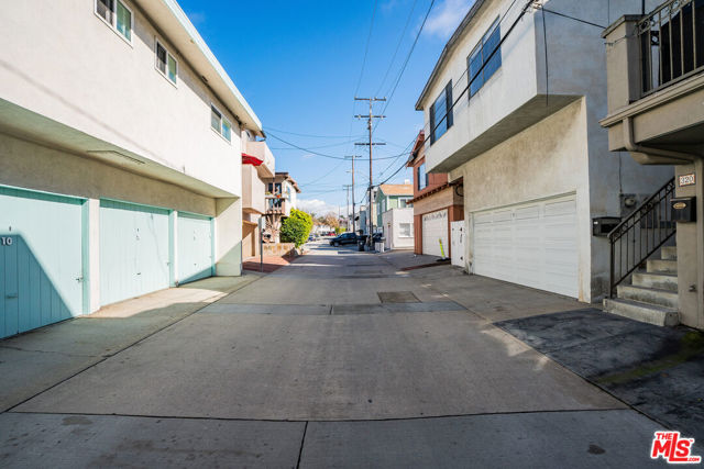 325 10th Street, Manhattan Beach, California 90266, ,Multi-Family,For Sale,10th,23294569