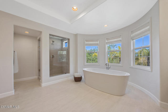 3034 Heavenly Ridge Street, Thousand Oaks CA: https://media.crmls.org/mediaz/1c4e8bfd-3954-4cbd-be63-55fc3427b2e3.jpg