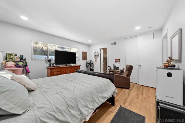 2297 1/2 Orchard Ave, El Cajon CA: https://media.crmls.org/mediaz/1c4ec04d-ce9d-43f2-a6aa-be5d144b6c8e.jpg