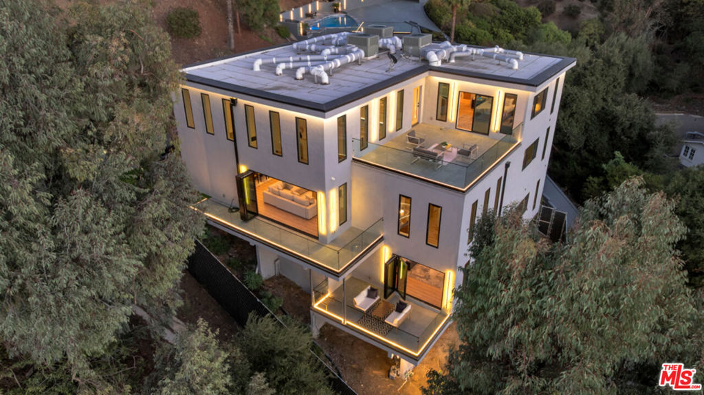 7966 Mulholland Drive