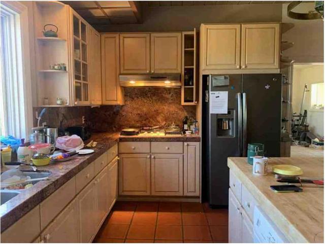 25300 Loma Prieta Avenue, Los Gatos CA: https://media.crmls.org/mediaz/1c4f114b-5e98-4115-b3e6-c0ef3fe18467.jpg