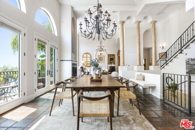 6383 Quebec Drive, Los Angeles CA: https://media.crmls.org/mediaz/1c4f4157-8c53-4539-9f60-e1776240cc6a.jpg